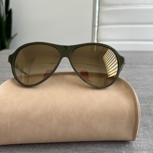 Victoria Beckham sunglasses handmade in Italy VBS26C3